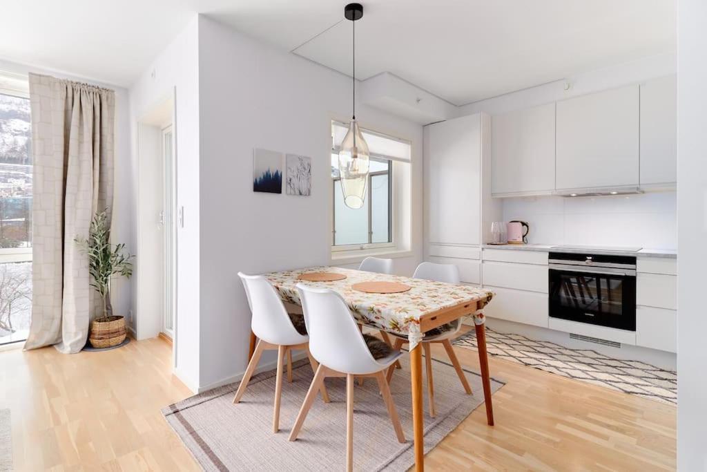 Bergen'S Finest: Sleek Oasis With Two Bedroom Kültér fotó