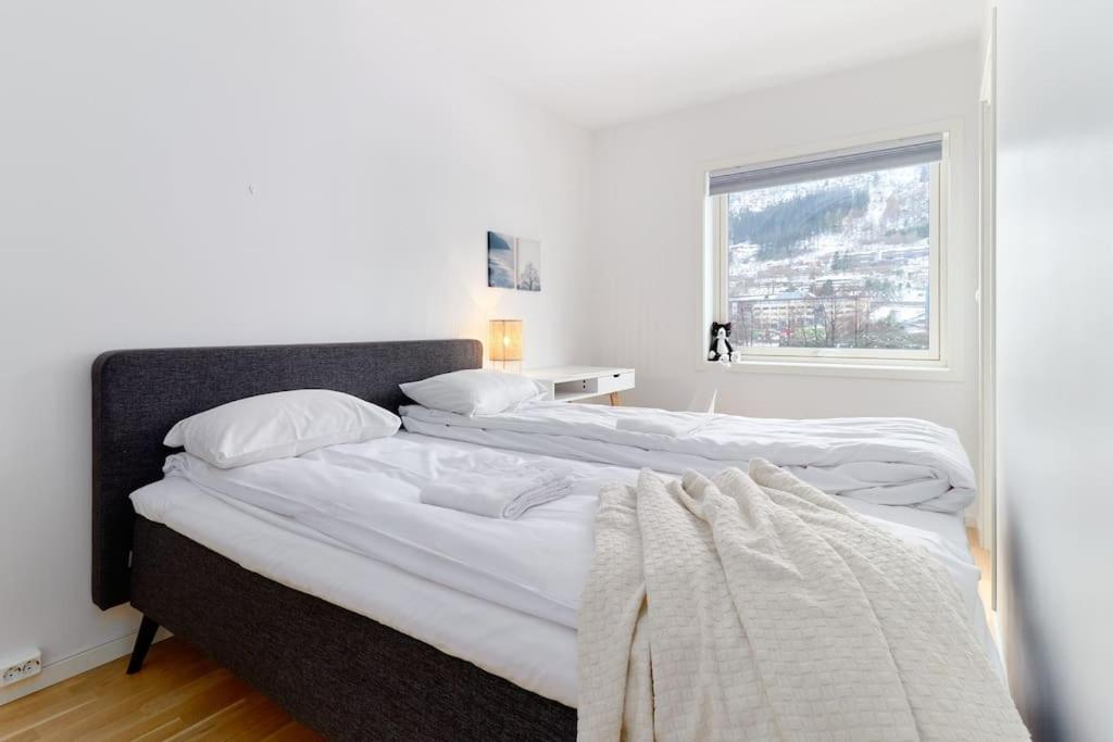 Bergen'S Finest: Sleek Oasis With Two Bedroom Kültér fotó